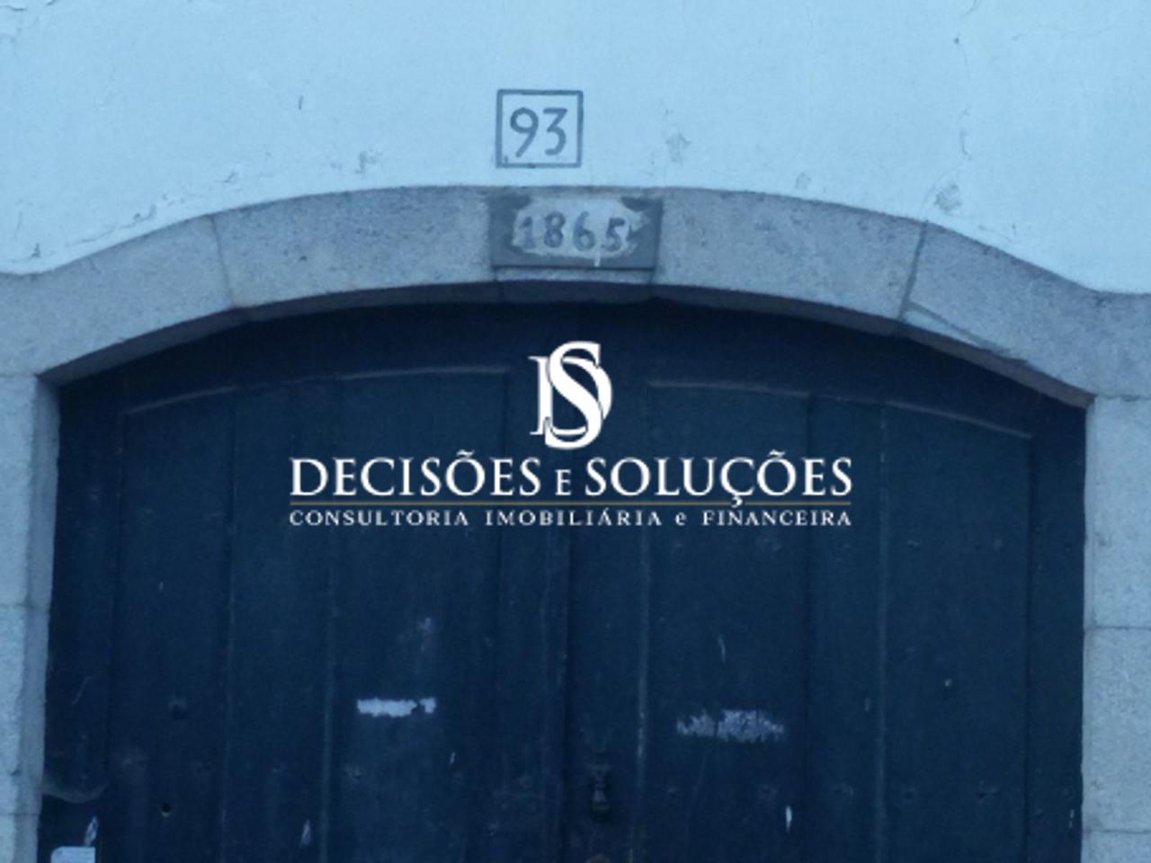 Moradia para Restaurar T5